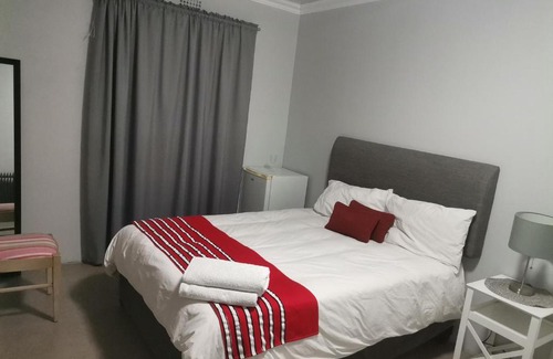 Khayelitsha Bed & Breakfast | KHIWA bnb