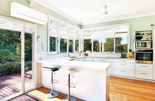 Jaspers Brush House | Kiah @ Jaspers Brush