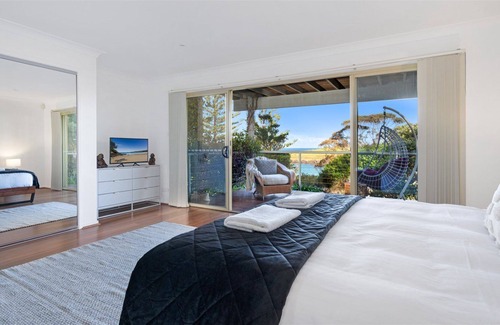 Kiama Villa | Kiama Haven - stunning views of Easts Beach, the ocean and the hills of the Kiama Coastal Walk.