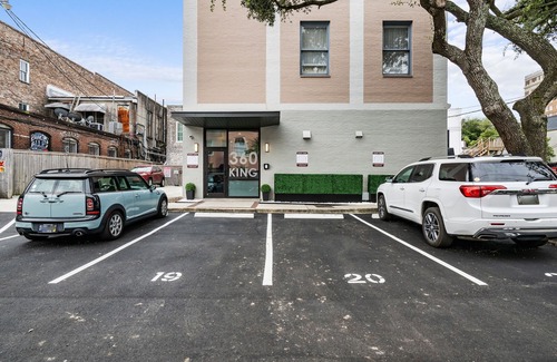 Downtown Charleston Apartment | Kiawah Suite at 360 King