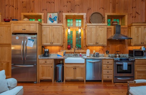 Old Fort Cottage | Kibbin | Private, Luxury Stone Cottage by Creek