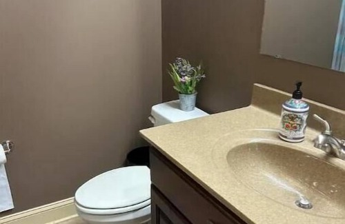 Elizabethtown Apartment | Kick back and relax in this Calm Stylish Spave