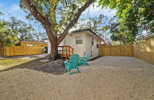 Lake Maggiore Shore House | Kick back and relax in this calm, stylish home! Close to downtown, beaches, park
