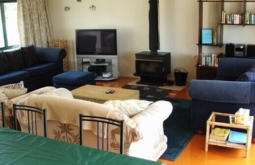 Matarangi Cottage | Kick Back on Karaka - Matarangi Holiday Home