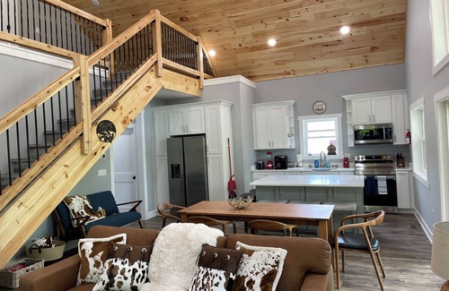 Buchanan Cabin | Kickback Cabin at Kentucky Lake