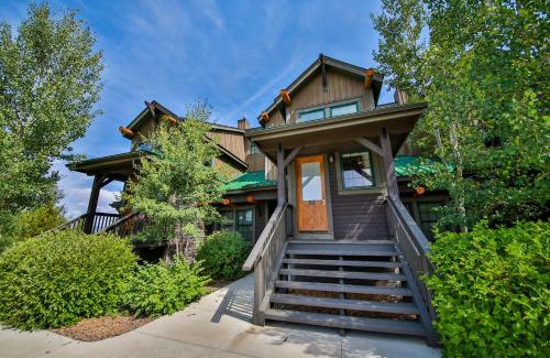 Granby Apartment | Kicking Horse Lodges 4-302