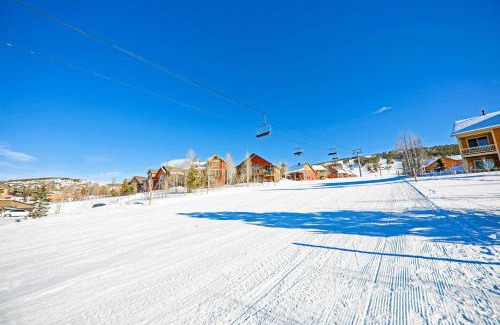 Granby Apartment | Kicking Horse Lodges 4-302