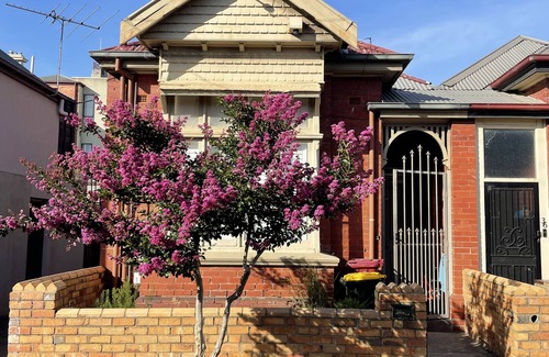 Middle Park House | Kid and dog Friendly two bed House With Parking in Great Location