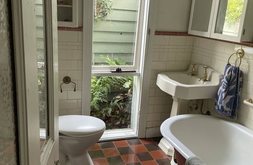 Middle Park House | Kid and dog Friendly two bed House With Parking in Great Location