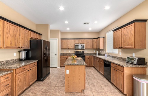 Tamaron House | Kid Friendly - 5 BDR Home - Heated Pool - Mini Golf
