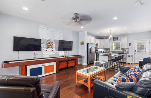 Auburn House | Kid Friendly Townhome! 3/4 mi to Jordan Hare!