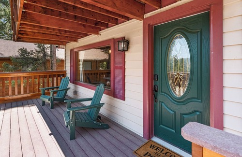 Whispering Forest Cabin | Kids' Choice 5 Star Cabin Near Resorts + Stargazing Decks + A/C + Free Parking