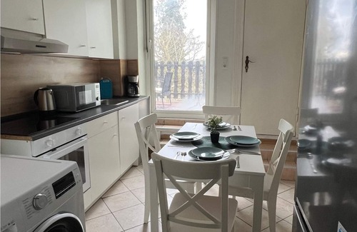 Neumuenster House | Kieler Straße 73 W4 - 3 bedrooms with 2 bathrooms