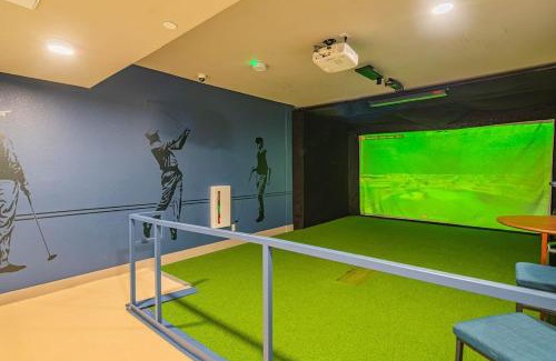 North Scottsdale Apartment | Kierland Commons, Private Rooftop, TPC Golf, Pool, Gym