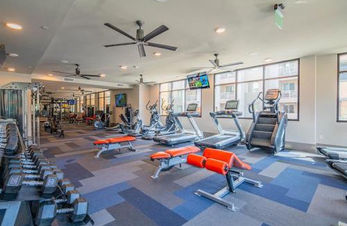 North Scottsdale Apartment | Kierland Commons, Private Rooftop, TPC Golf, Pool, Gym