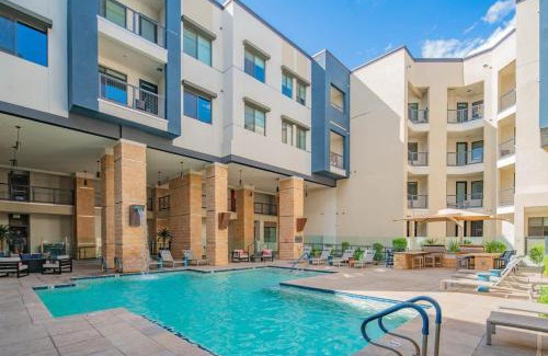 North Scottsdale Apartment | Kierland Commons, Private Rooftop, TPC Golf, Pool, Gym