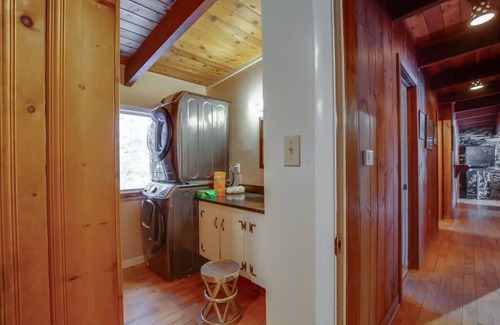 Killington Ski Chalet | Kilbourne Lodge ︙Mid-Century Chalet @ Killington Rd - Pet & Family Friendly