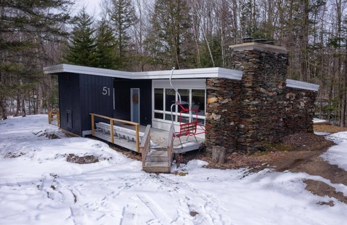 Killington Ski Chalet | Kilbourne Lodge ︙Mid-Century Chalet @ Killington Rd - Pet & Family Friendly