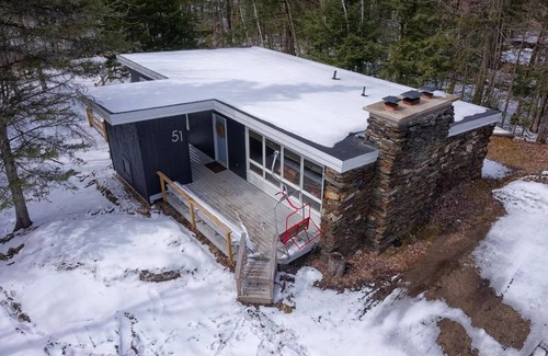 Killington Ski Chalet | Kilbourne Lodge ︙Mid-Century Chalet @ Killington Rd - Pet & Family Friendly
