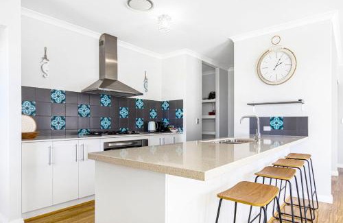 Dunsborough House | Killarney Retreat - Dunsborough