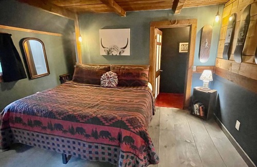 Waterbury Cabin | Killington - Grunberg Haus Inn & Cabins
