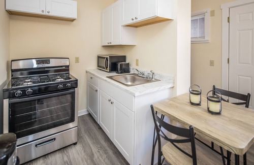 East Haven  Rutland County Apartment | Killington Heights Lodge minutes to ski area