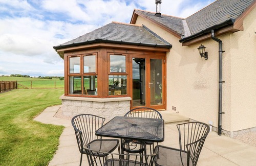Ellon Cottage | KILNARY COTTAGE, country holiday cottage, with open fire in Pitmedden