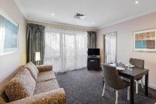 St. Kilda East Hotel | Kimberley Gardens Hotel, Serviced Apartments and Serviced Townhouses