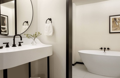 Central Business District Hotel | Kimpton Hotel Fontenot by IHG