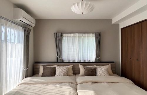 Maekawa Apartment | Kin-Con-Kan 301 新築 那覇空港から車で25分 コンビニ徒歩1分 沖縄ワールド徒歩9分ファミリーや長期滞在者にもお勧め