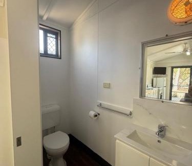 New Auckland Hotel | Kin Kora Village