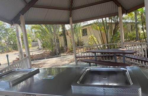 New Auckland Hotel | Kin Kora Village