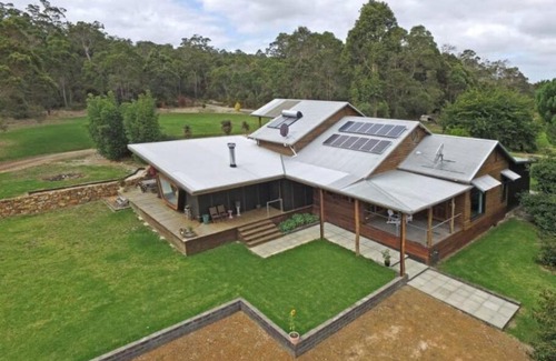 Scotsdale House | KINCLAVEN ESCAPES Farm Stay - Wine Region - Family
