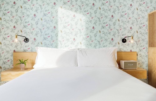 East Cesar Chavez Hotel | Kinda Suite at Arrive Austin, Minutes to George Washington Carver Museum!
