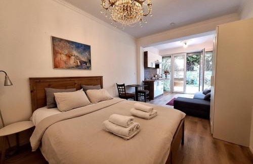 Tuchomerice Apartment | KindStay Suites Prague Airport - Terrace Suite