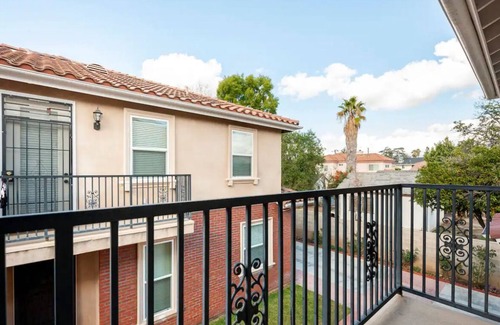 San Gabriel House | KING BED 6 Bed 2.5 Bath Huge Home with Private Garage, Washer/Dryer