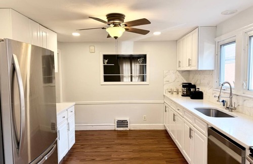 Bristol House | KING BED, Affordable Classic Bristol Home Sleep 8+