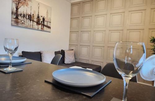 Cathays Apartment | King Bed Apartment by Property Promise
