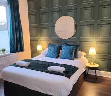Cathays Apartment | King Bed Apartment by Property Promise