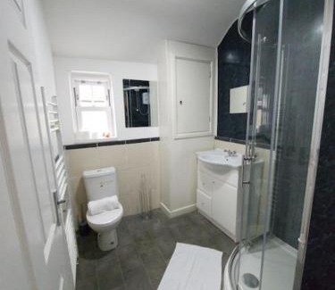 Cathays Apartment | King Bed Apartment by Property Promise