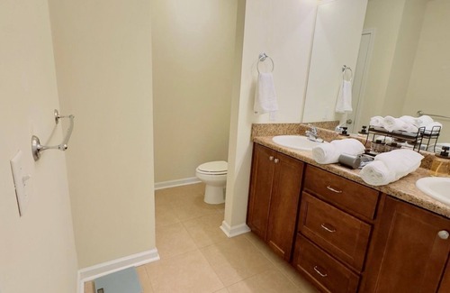 Statesboro House | King bed; Attached Bathroom; smart TV
