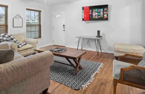 Newnan House | King Bed, BBQ Grill