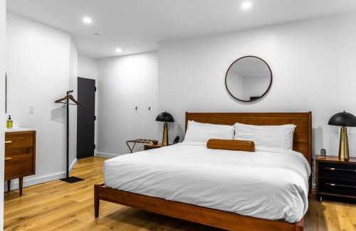 Bangor Apartment | King Bed, DTWN Historic Hotel, Fiber Wifi, 50 in Roku TV, Room # 106