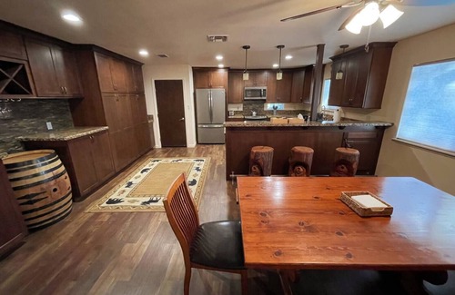 Yosemite Forks Cabin | King Bed/Fast WiFi/Spa - Buckeye Bungalow