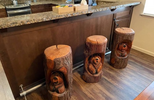 Yosemite Forks Cabin | King Bed/Fast WiFi/Spa - Buckeye Bungalow