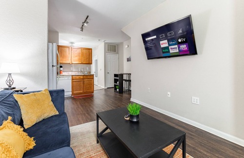 Huntsville Apartment | King Bed, Free Parking, Fast WiFi, Gym