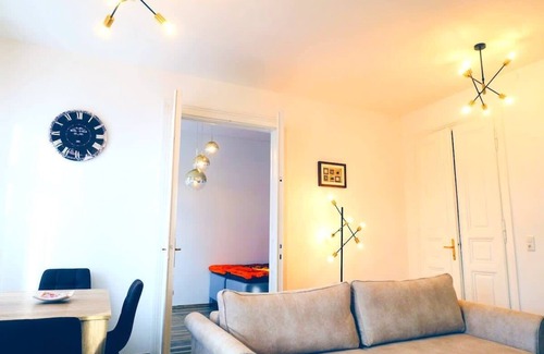 Himmelpfortgrund Apartment | King bed free parking fast wifi pet friendly