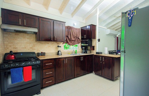 Mammee Bay House | King bed, fully A/C, pool, BBQ, near beaches, free washer/dryer - video tour