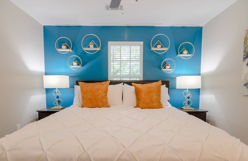 Arcadia Apartment | ✭King Bed✭Hospital✭W/D✭20min→BMW✭Netflix✭3 TVs