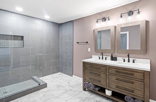 Gastonia House | King Bed, HUGE Shower & Beautiful Finishes
